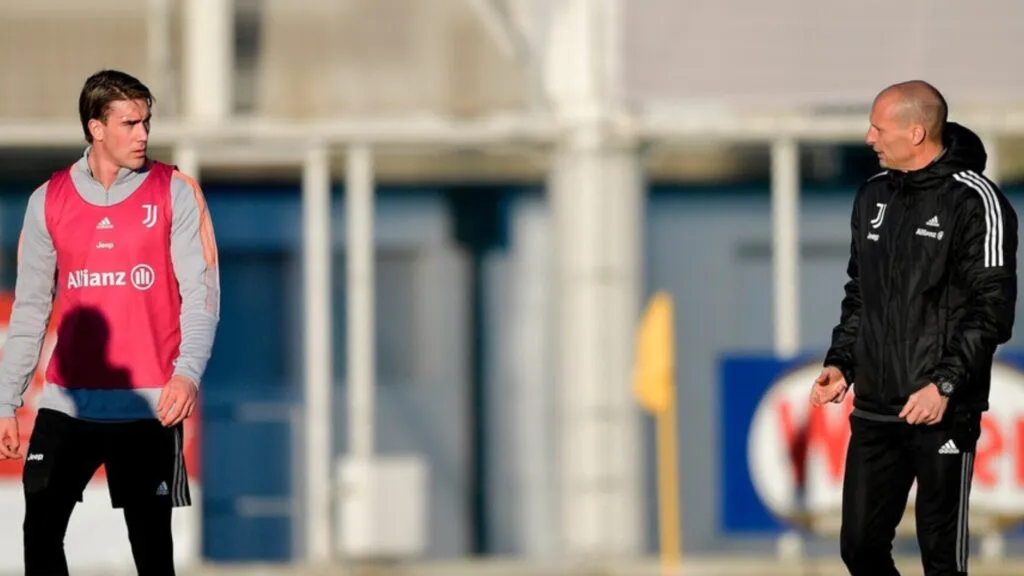 allegri-consiglia-vlahovic-alla-continassa-1024x576