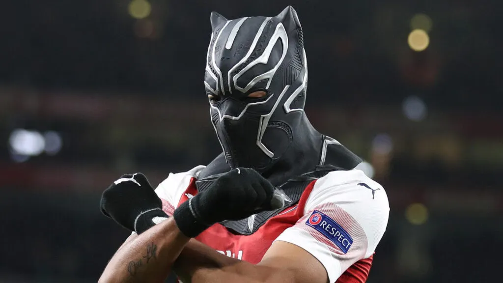 calciatori-coi-soprannomi-marvel_-aubameyang-con-la-maschera-di-black-panther-1024x576