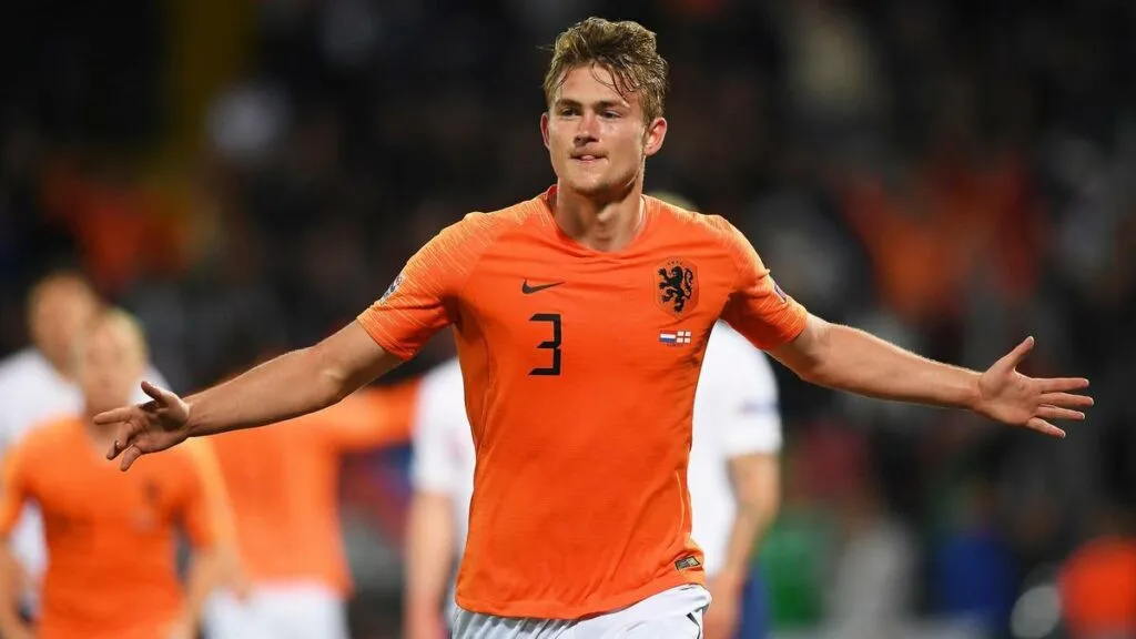 de-ligt-punge-gli-azzurri-1024x576