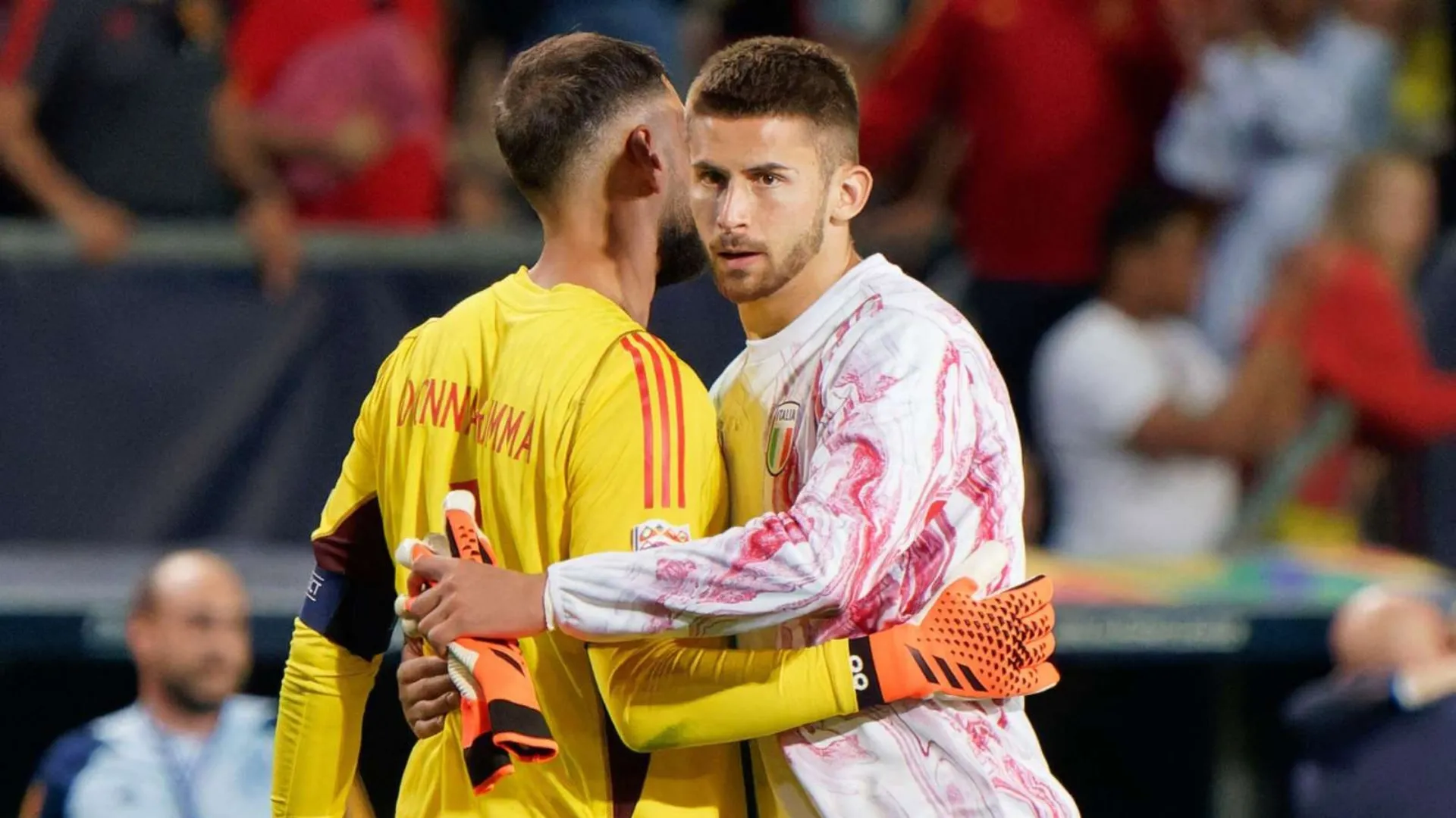 Donnarumma-e-Vicario-con-la-maglia-della-nazionale