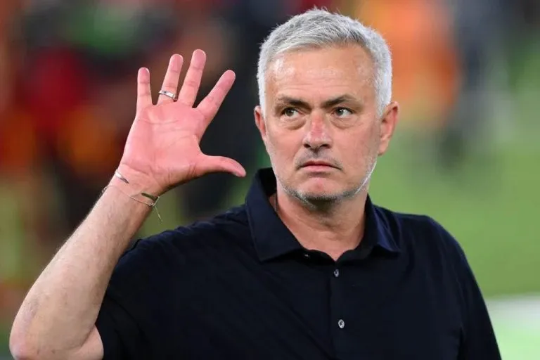 esultanza-cinque-conference-mourinho