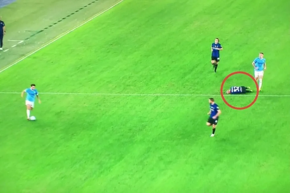 felipe-anderson-gol-dimarco-a-terra-regolamento