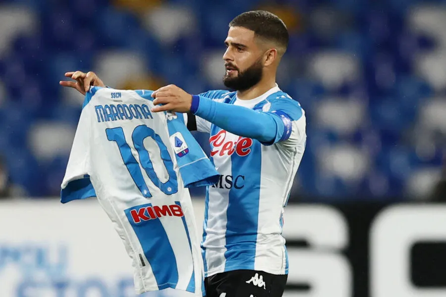 insigne-omaggia-maradona