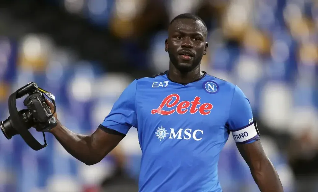 koulibaly-con-la-fascia-da-capitano-del-napoli-1024x621