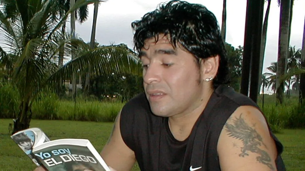 libro-maradona-1024x576