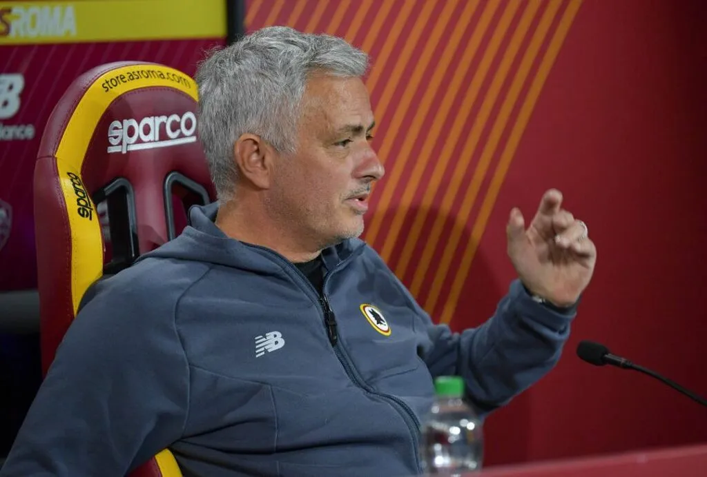 mourinho-disintegra-zeman-1024x692-1