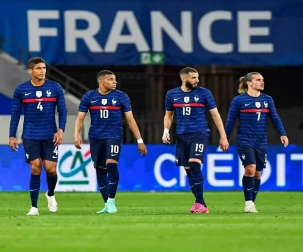 niente-sesso-per-la-francia-1024x853