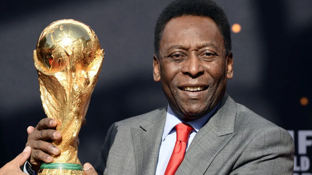 pele-con-la-coppa-del-mondo-1024x576