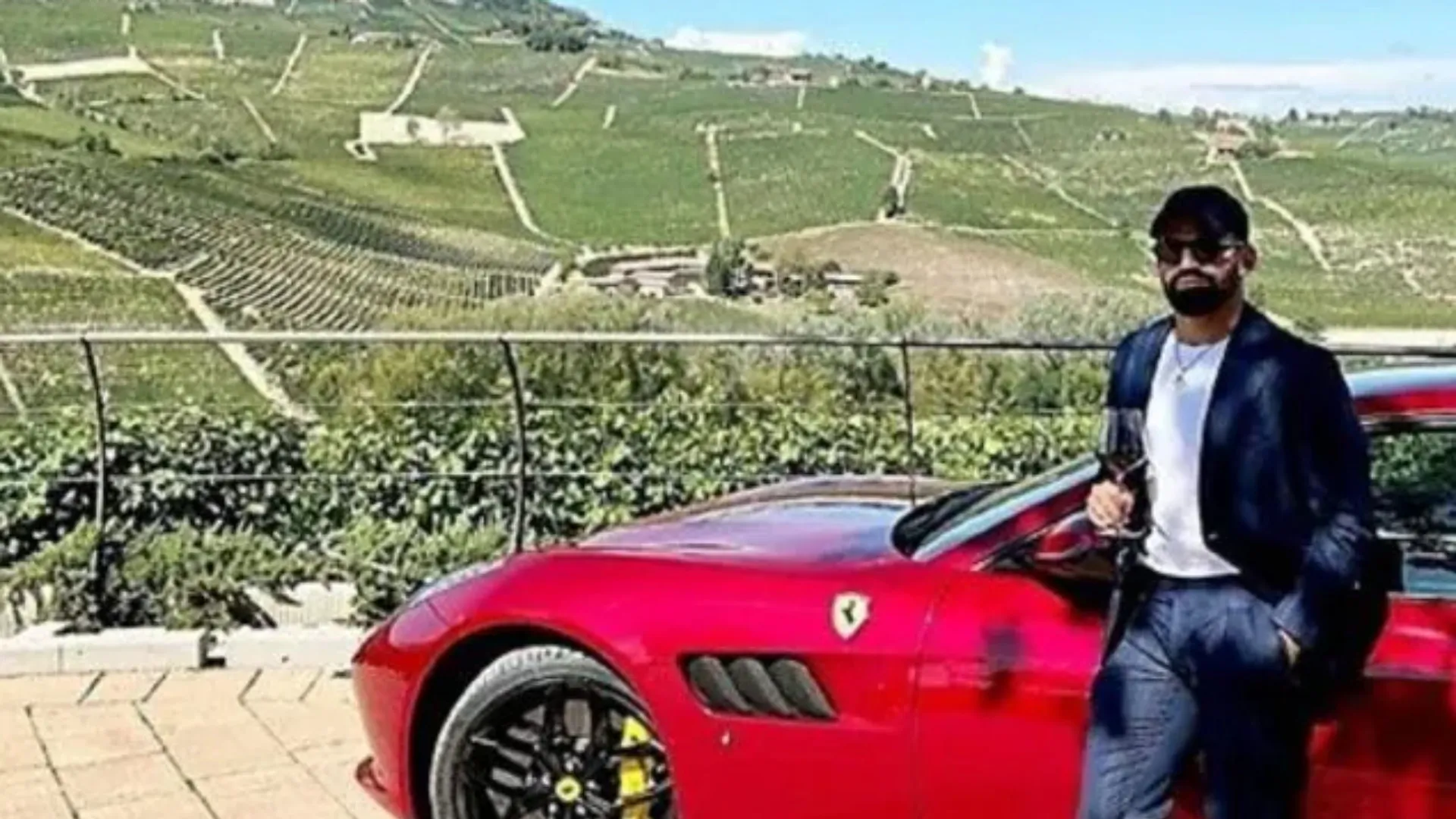 rincon-con-una-ferrari