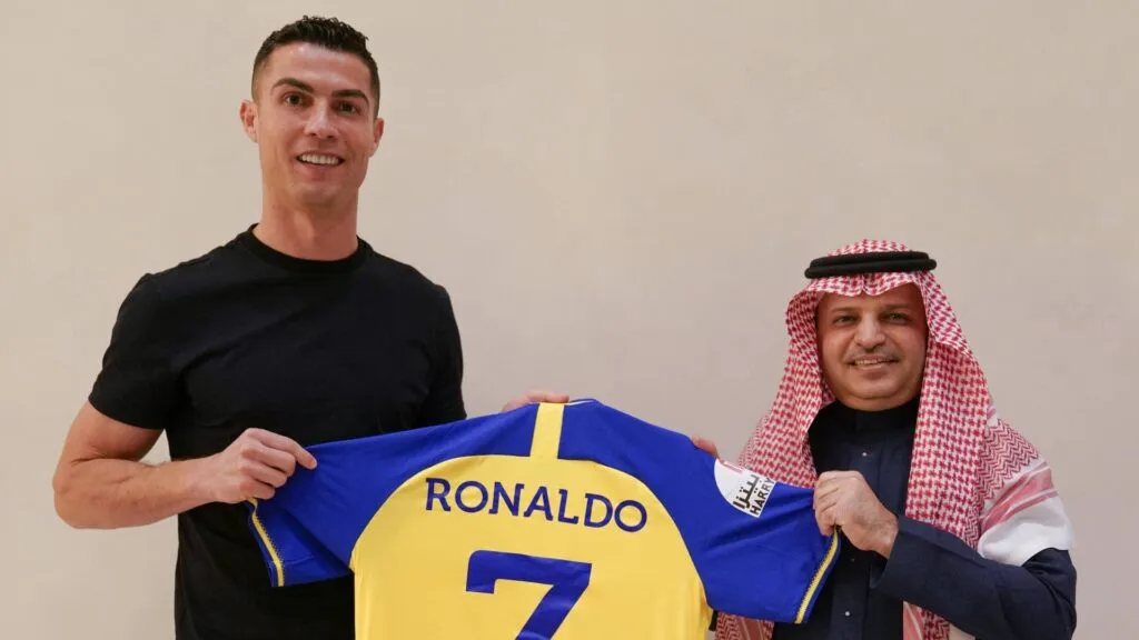 ronaldo-con-lo-sceicco-dellal-nassr-1024x576-1