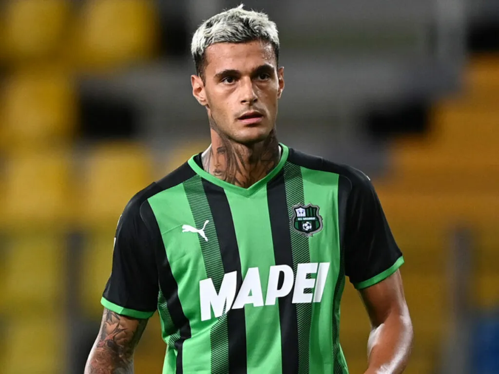 scamacca-con-la-maglia-del-sassuolo-1024x768