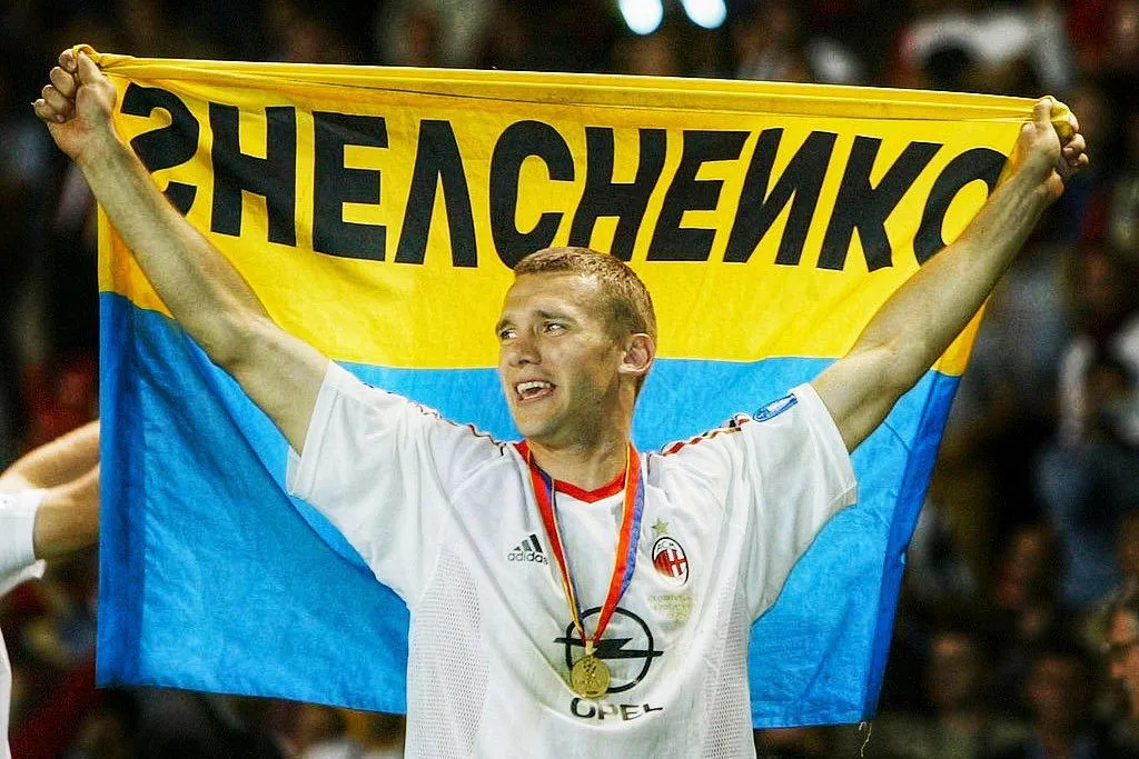 shevchenko-con-la-bandiera-dell_ucraina.jpg-1